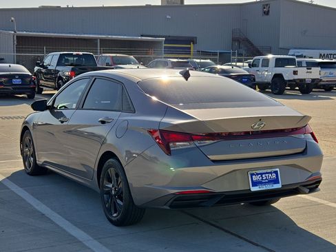 Used 2021 Hyundai Elantra SEL FWD image 6
