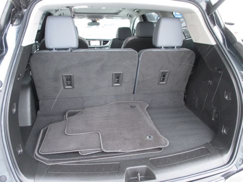 Used 2020 Buick Enclave Premium w/ Sun and Sites Package image 10