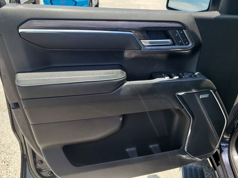 Used 2023 Chevrolet Silverado 1500 LTZ w/ LTZ Convenience Package II AWD/4WD image 17