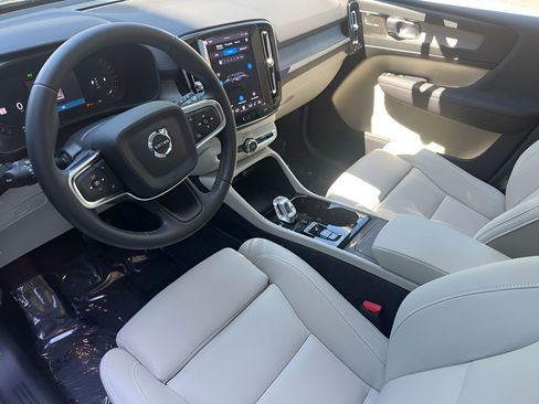 Used 2025 Volvo XC40 B5 Ultra w/ Climate Package AWD/4WD image 38