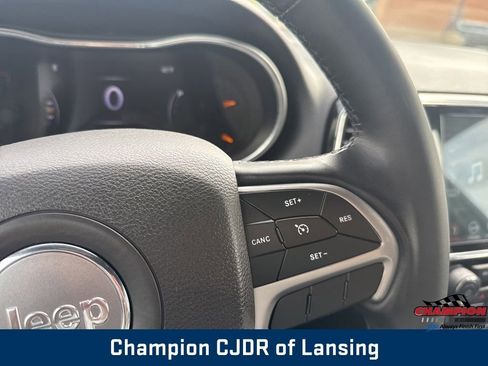Used 2022 Jeep Grand Cherokee Limited AWD/4WD image 24