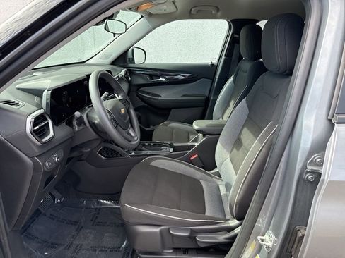 Used 2025 Chevrolet TrailBlazer LT image 9