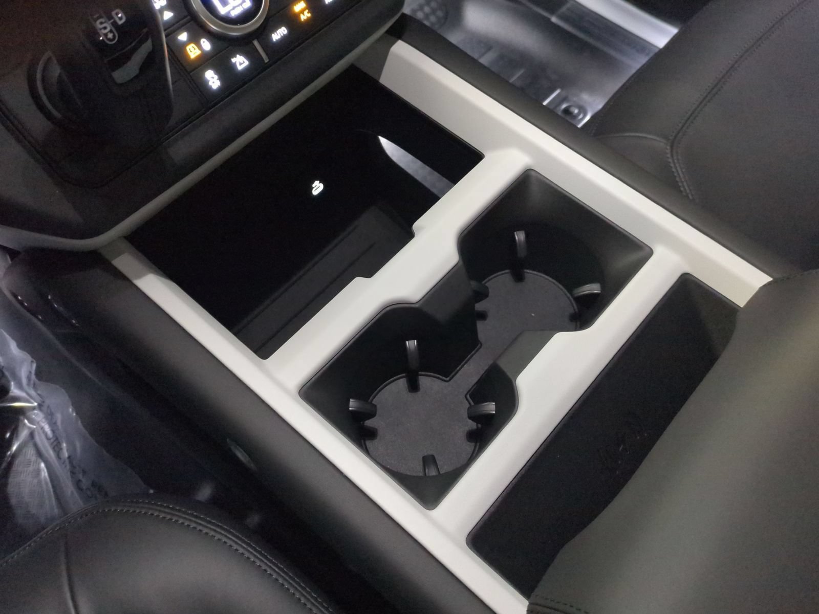 New 2026 Land Rover Defender 110 X-Dynamic SE AWD/4WD image 22