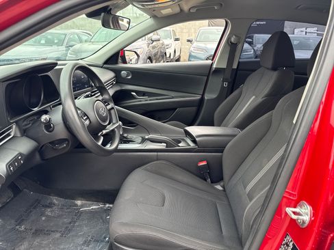 Used 2021 Hyundai Elantra SE w/ Cargo Package FWD image 9