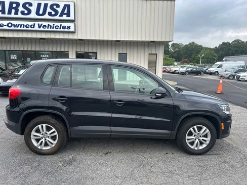 Used 2013 Volkswagen Tiguan S image 9