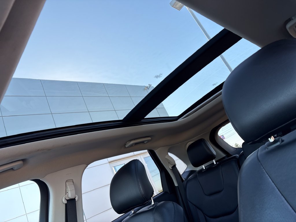 Used 2019 Ford Edge Titanium w/ Equipment Group 301A AWD/4WD image 21