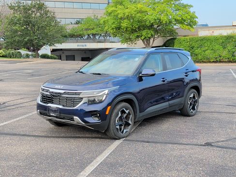 Certified 2024 Kia Seltos EX AWD/4WD image 2