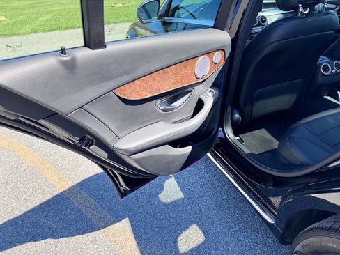 Used 2018 Mercedes-Benz C 300 4MATIC Sedan image 5