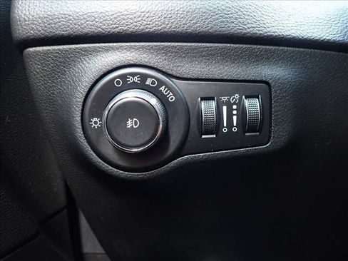Used 2017 Jeep Compass Latitude AWD/4WD image 23