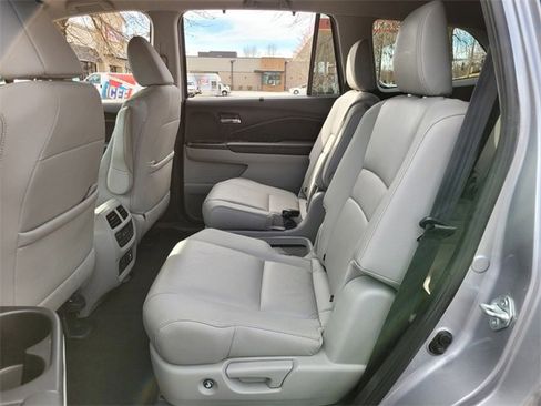 Used 2021 Honda Pilot Touring image 12