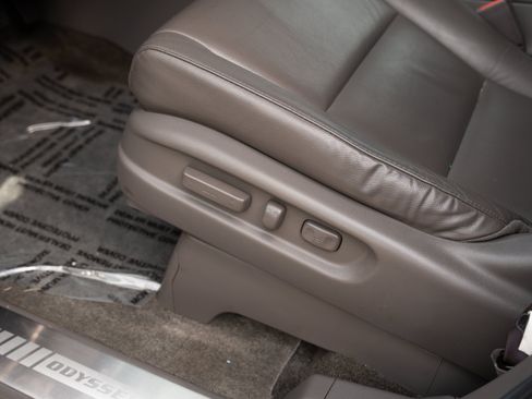 Used 2013 Honda Odyssey Touring image 17