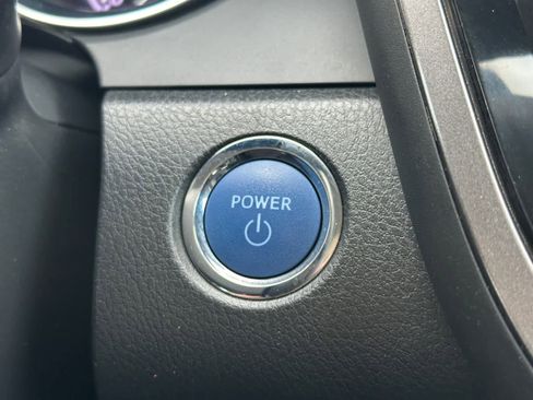 Used 2020 Toyota Camry XLE image 7