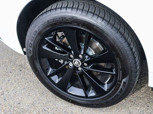 Used 2025 Jaguar F-PACE R-Dynamic S image 12