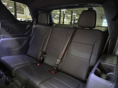 Used 2022 Chevrolet Traverse LT image 14