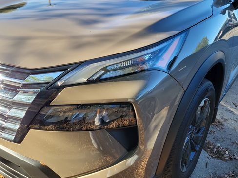 Certified 2025 Nissan Rogue SV w/ SV Premium Package FWD image 4