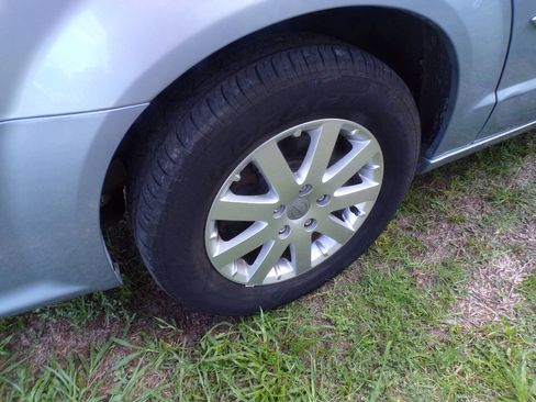 Used 2013 Chrysler Town & Country Touring image 18