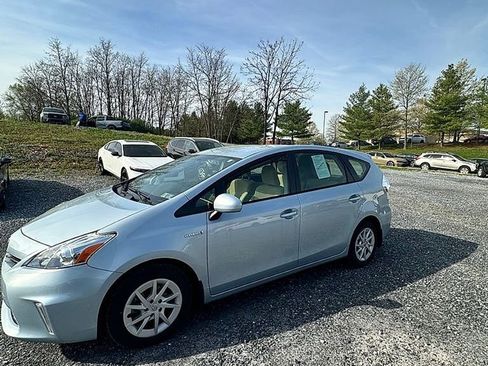 Used 2014 Toyota Prius V Two image 3