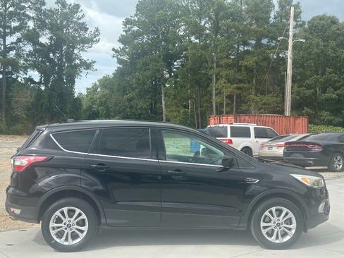 Used 2017 Ford Escape SE image 5