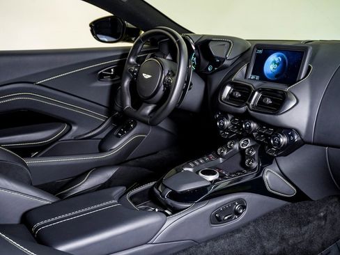 Used 2023 Aston Martin V8 Vantage Coupe image 16