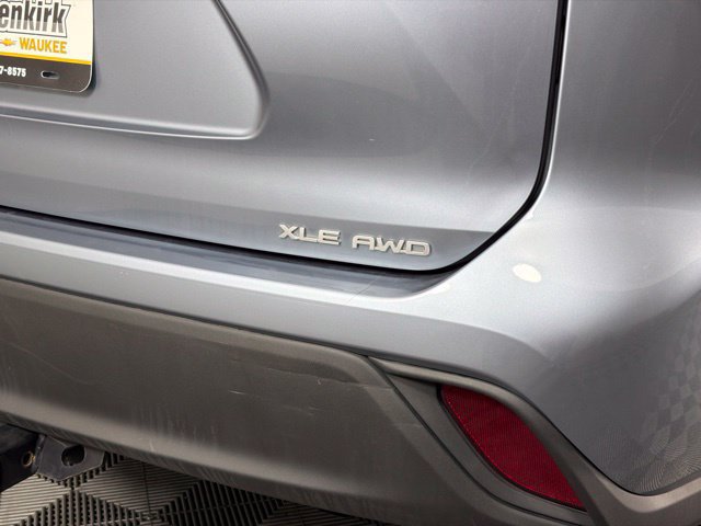 Used 2020 Toyota Highlander XLE AWD/4WD image 7
