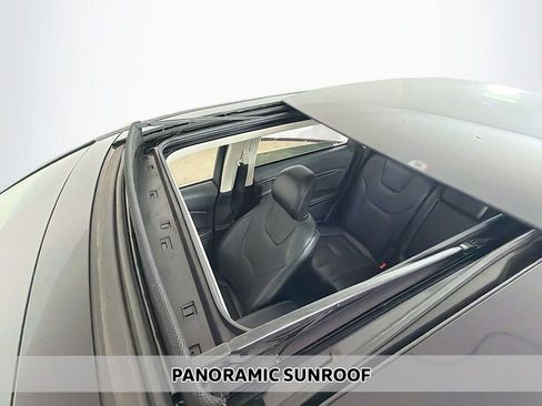 Used 2017 Ford Edge Titanium w/ Equipment Group 301A image 4