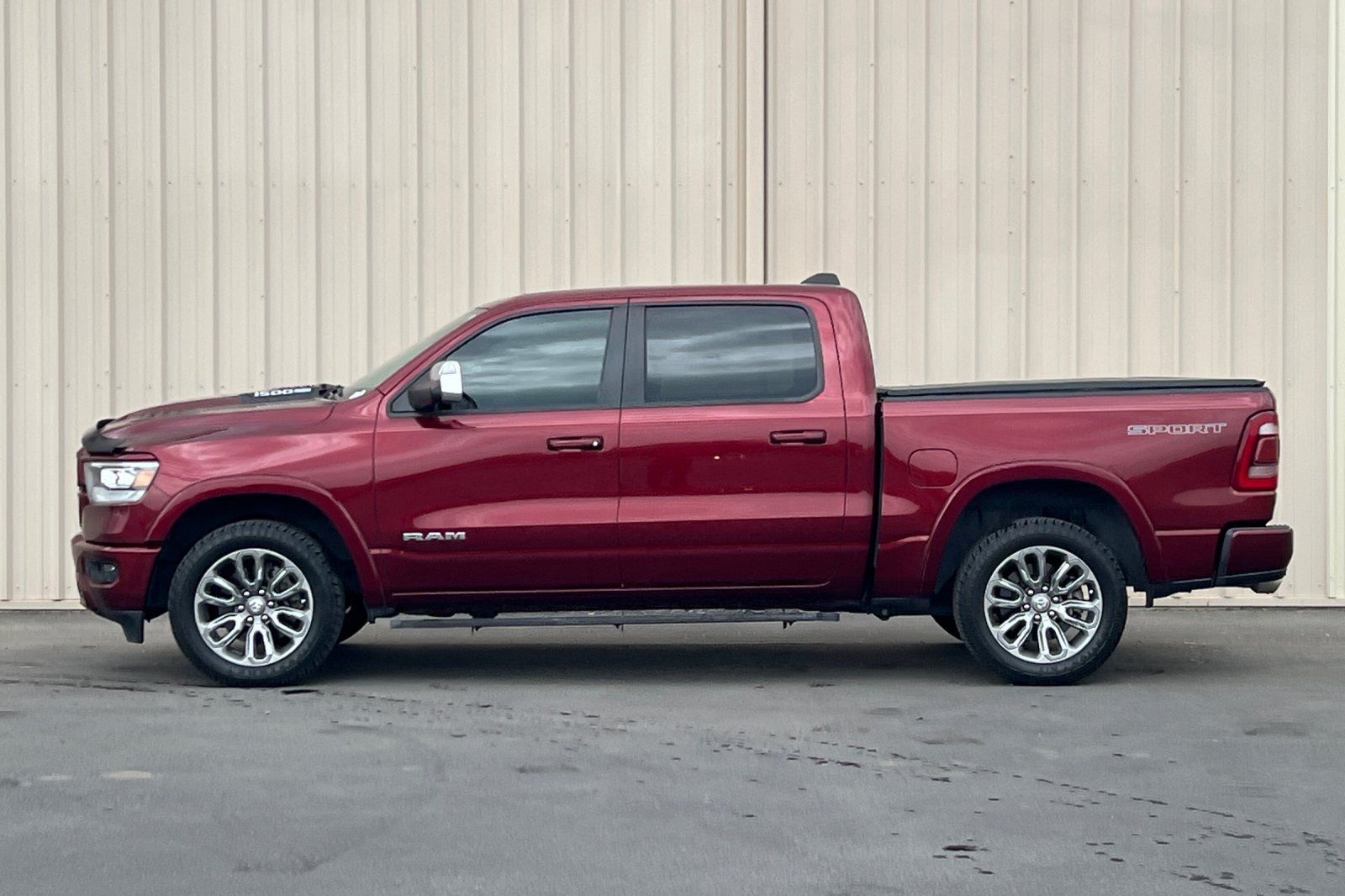 Used 2020 RAM 1500 Laramie w/ Sport Appearance Package AWD/4WD image 10