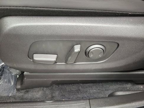 Used 2024 Kia Carnival LX FWD image 22