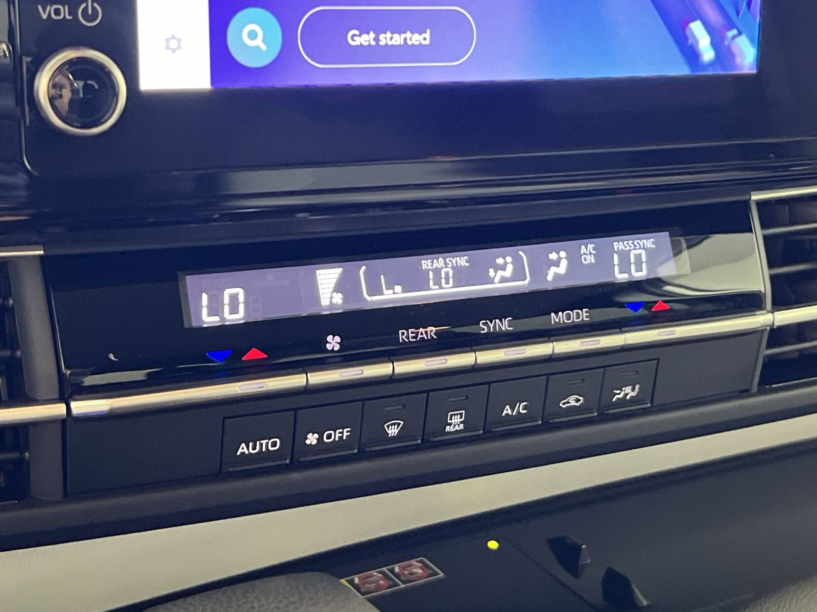 Used 2025 Toyota Sienna LE FWD image 21