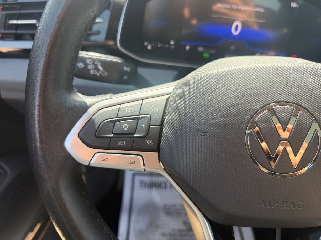 Used 2025 Volkswagen Jetta SE FWD image 23