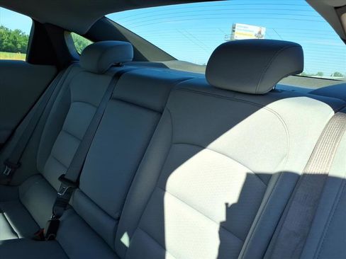 Used 2023 Chevrolet Malibu LT FWD image 12