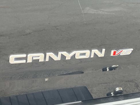 Used 2019 GMC Canyon SLE w/ Elevation Edition RWD image 5