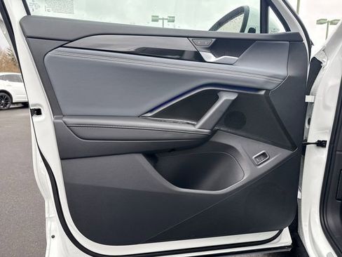 New 2026 Volkswagen Tiguan SEL R-Line AWD/4WD image 17