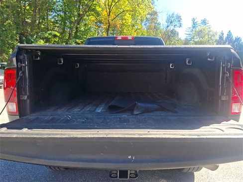 Used 2017 RAM 2500 SLT w/ Luxury Group image 29