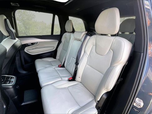 Used 2022 Volvo XC90 T8 R-Design w/ Advanced Package image 26