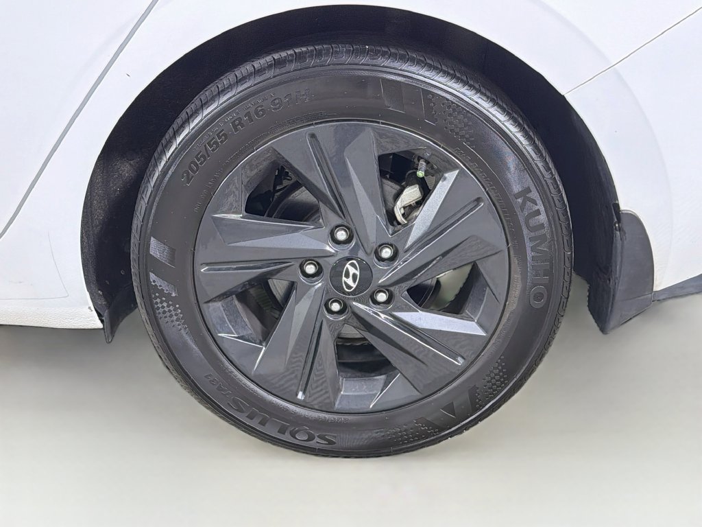 Used 2023 Hyundai Elantra SEL FWD image 28