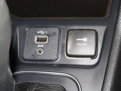 Used 2019 Jeep Cherokee Latitude Plus w/ Cold Weather Group FWD image 20