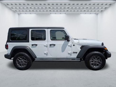Used 2025 Jeep Wrangler Unlimited Sport AWD/4WD image 3