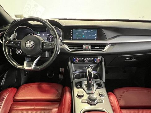 Used 2022 Alfa Romeo Stelvio Veloce image 24