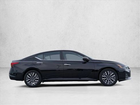 Used 2024 Nissan Altima 2.5 SV image 4