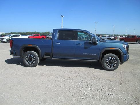 New 2026 GMC Sierra 2500 Denali Ultimate AWD/4WD image 3
