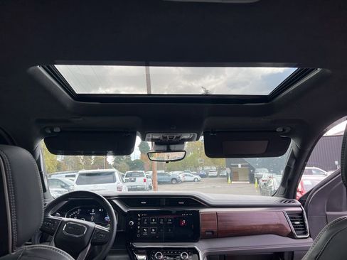 Used 2025 GMC Sierra 1500 Denali Ultimate image 10