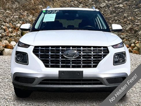 Used 2023 Hyundai Venue SEL w/ Cargo Package FWD image 3
