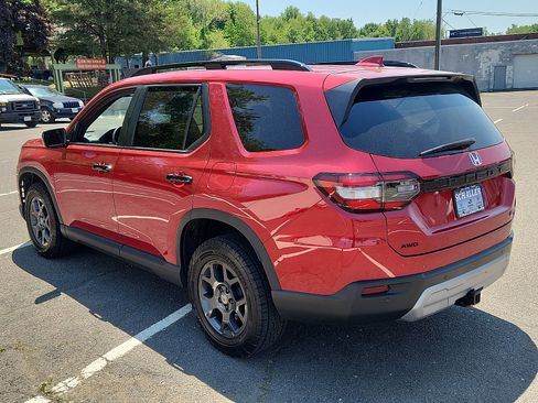Used 2025 Honda Pilot TrailSport image 4