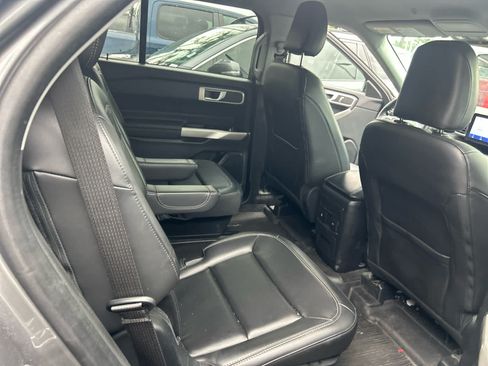 Used 2023 Ford Explorer XLT w/ Equipment Group 202A AWD/4WD image 10