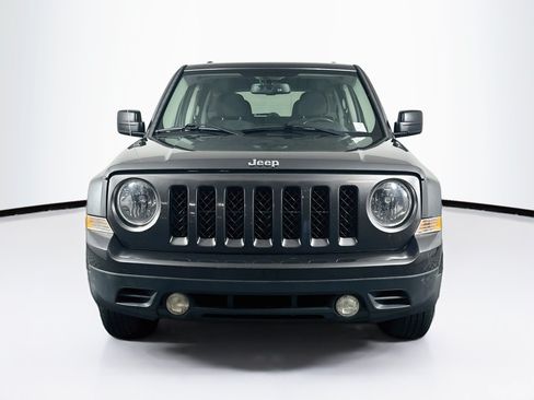 Used 2017 Jeep Patriot Latitude FWD image 2