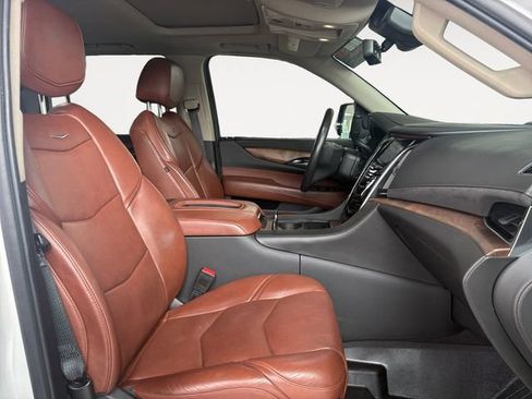 Used 2020 Cadillac Escalade Luxury AWD/4WD image 13