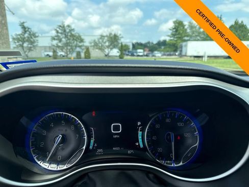 Certified 2025 Chrysler Pacifica Select FWD image 14