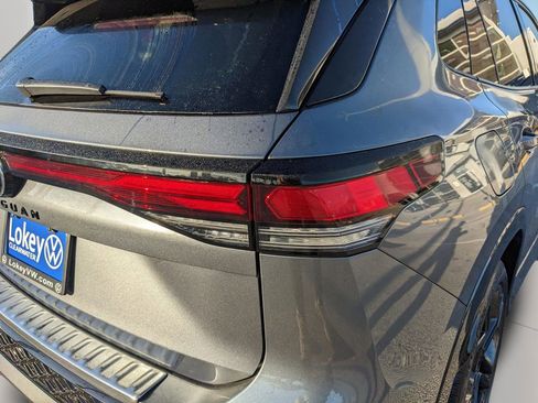 New 2026 Volkswagen Tiguan SE R-Line FWD image 12