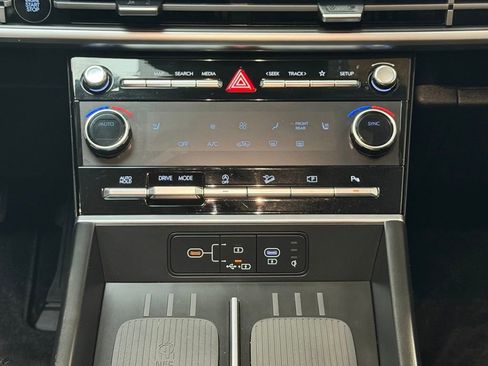 Used 2025 Hyundai Santa Fe SEL image 14