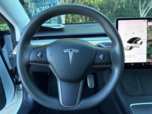 Used 2021 Tesla Model 3 Standard Range Plus image 18